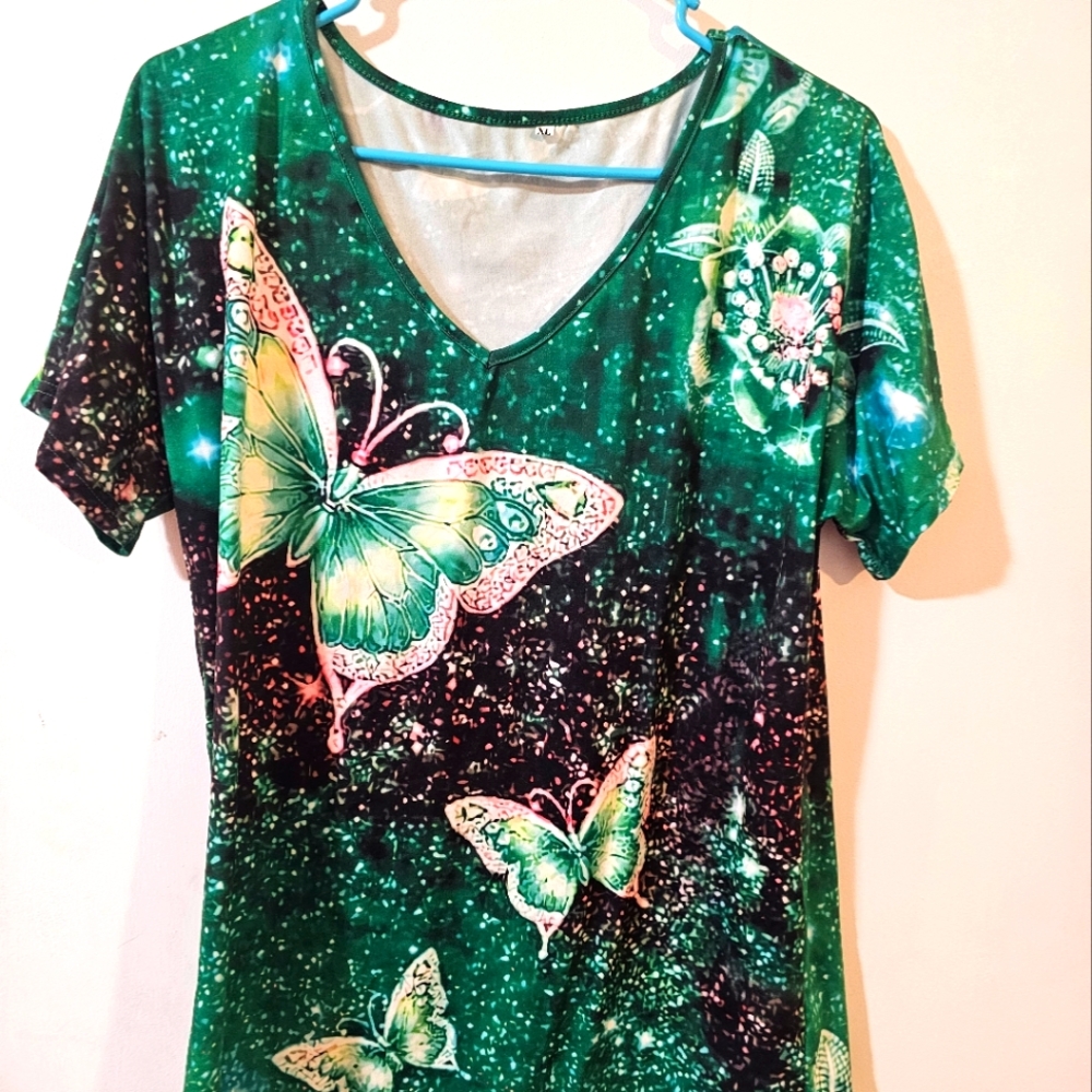 Green butterfly 🦋 tee shirt